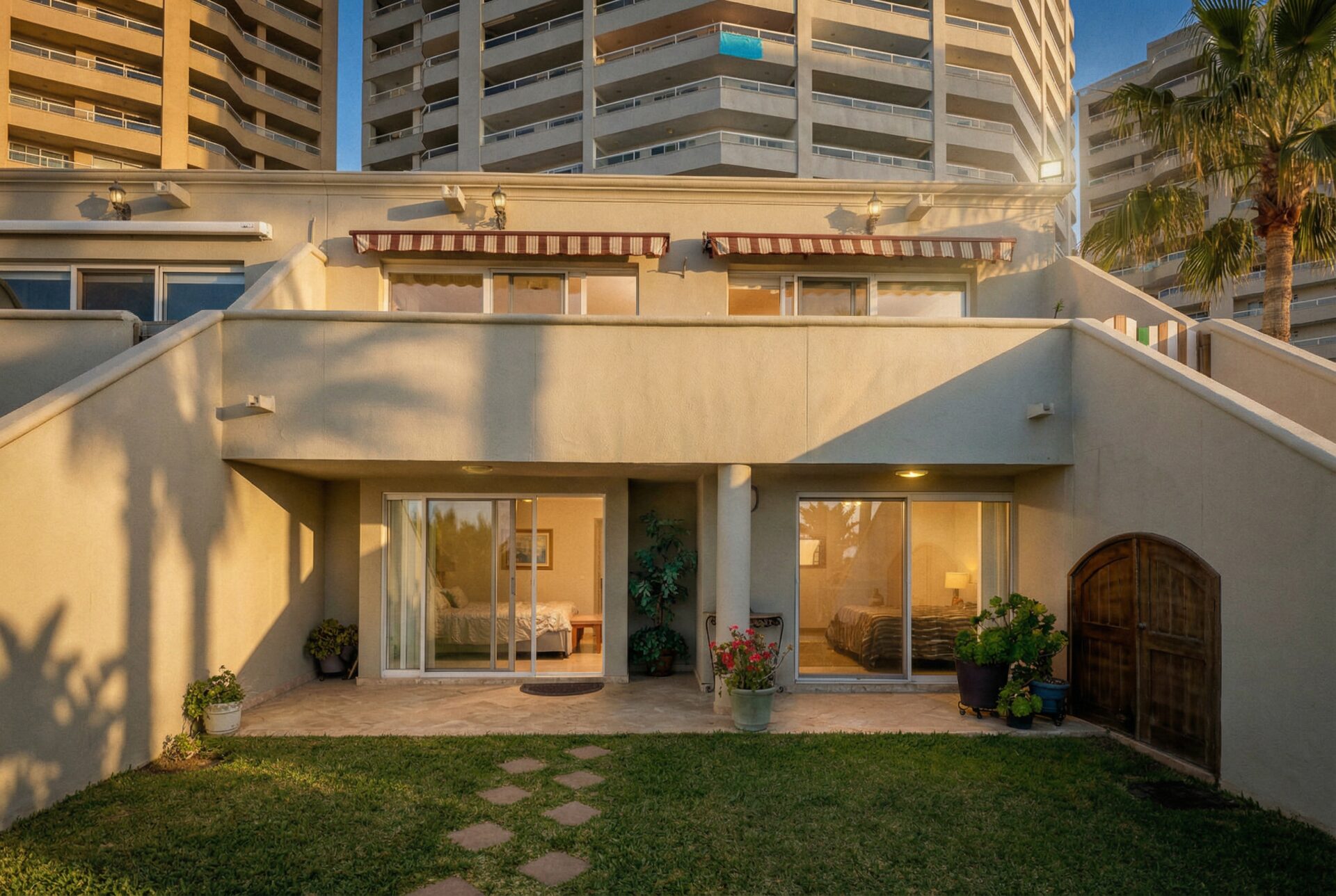 Fachada villa La Jolla del Mar